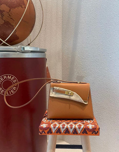 HERMES Inspired Limited Edition Kelly en Desordre shoulder bag in Gold Epsom leather with Gold hardware